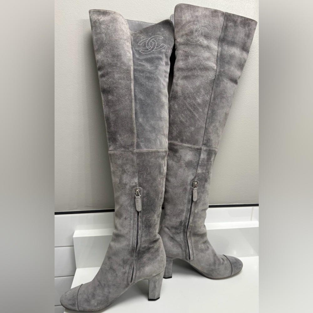 CHANEL by Karl Lagerfeld grey suede over knee cap toe heeled boots 39.5 - Picture 4 of 14
